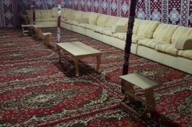 خيمة مع مجلس كنب