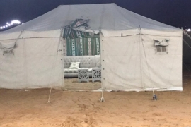 خيمة بمجلس كنب