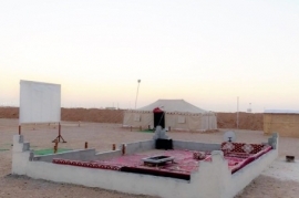 دكة خارجية مع بروجكتر