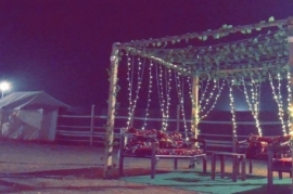 جلسة خارجية في مخيم العاذرية