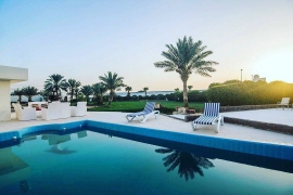 مسبح كبير منتجعات براند 