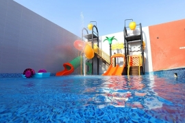 مسبح العاب مائيه