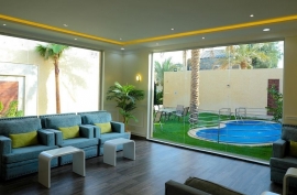 اطلاله على المسبح - شاليهات الرياض