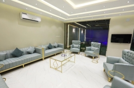 مجلس كبير يتسع ل 25 شخص