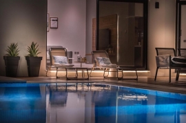 مسبح كبير فخم، شاليهات الرياض