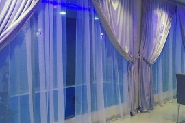 اطلالة الصاله على مسبح الشاليه