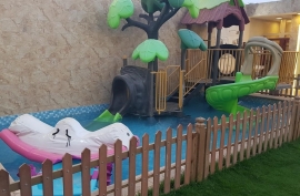 مسبح العاب مائية