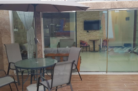 جلسة خارجية مظللة