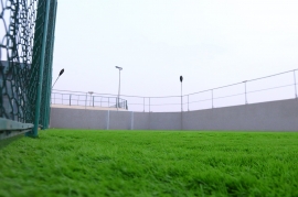 ملعب كره قدم وطائرة