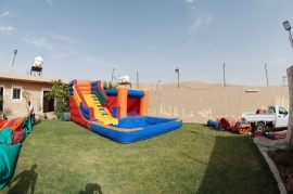 مسبح بالوني مع زحليقة للايجار بالرياض