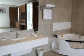 حمام وجاكوزي حمام وجاكوزي