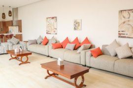 صالة داخلية تتسع ل 15 شخص