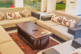 الصالة الداخلية تتسع ل 15 شخص - شاليهات حروف