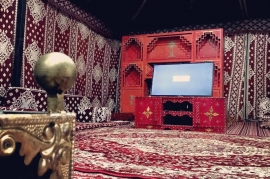 مخيم بالثمامه فيه تلفزيون