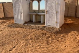 حمامات ومغاسل المخيم