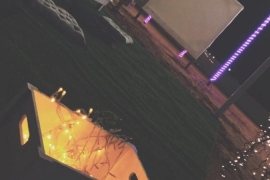 جلسة خارجية في مخيم رويال