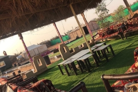 جلسات خارجية في المخيم