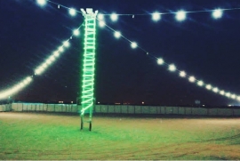 مخيم ألوان , مخيمات قريبة وفخمة